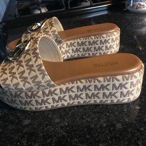Michael kors sandals never used